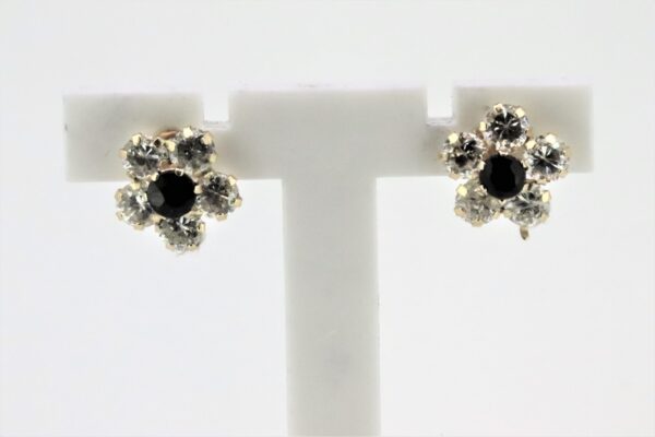 Schöne Blume als Ohrstecker mit Zirkonia 750 Goldgehalt (18 Karat ) – Bild 2