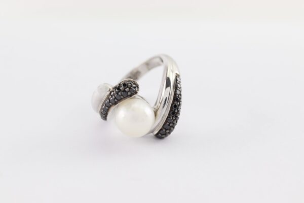 Ring mit Muschelkern und Zirkonia – Bild 4