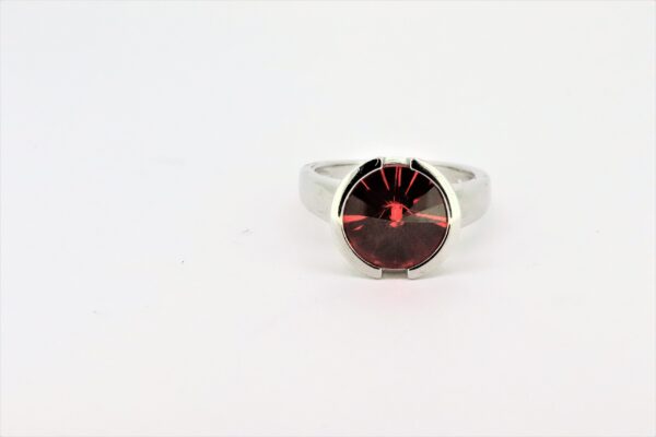 Sterlingsilber Ring rhodiniert mit einem großen, Spinell