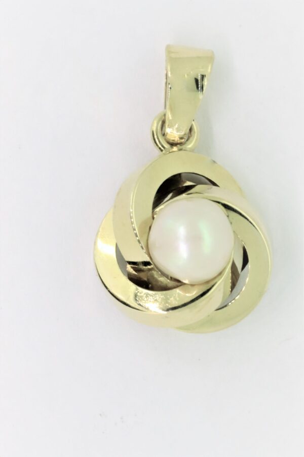 Feiner Anhänger 333 Gold + Muschelkernperle