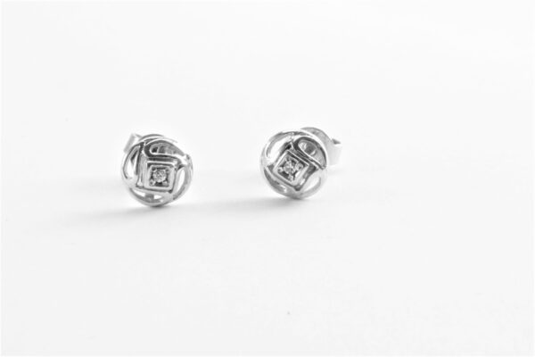 sehr schöne exclusive Ohrstecker mit Diamant