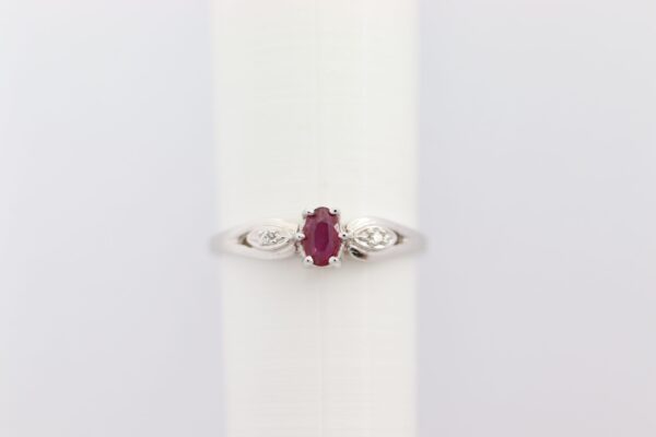 feiner Ring  Weißgold  mit Rubin und Diamant – Bild 3