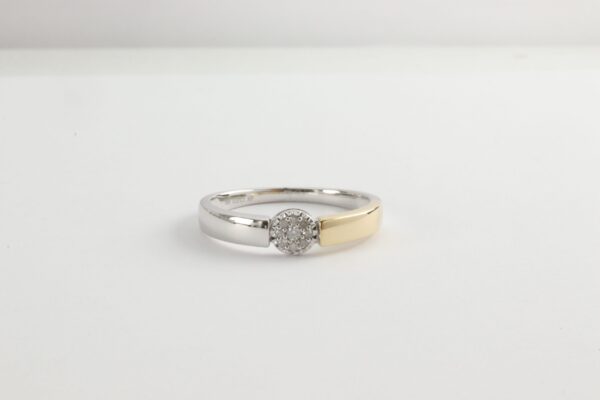 feiner Ring in Weißgold mit Diamanten – Bild 3