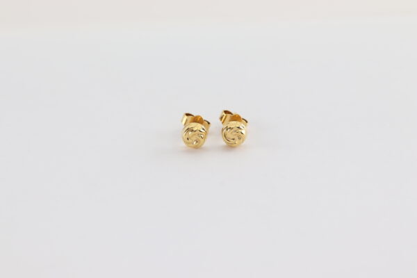 Kleine, feine Ohrstecker in Gelbgold