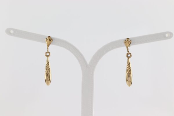 Feine längliche Ohrstecker in Gelbgold