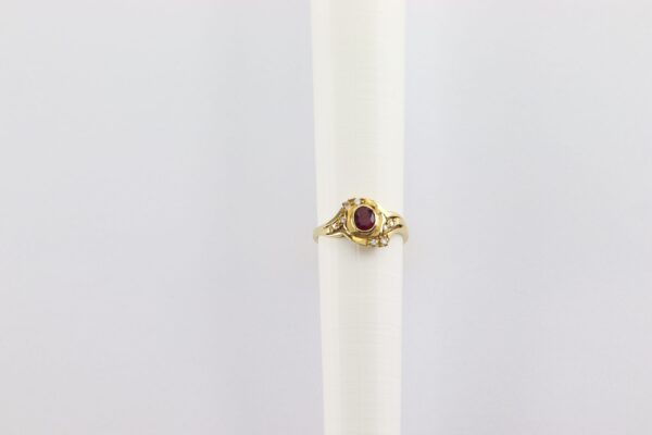 Goldring mit Rubin  und Diamanten – Bild 4