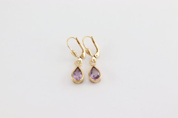 liebliche Ohrhänger mit Amethysten