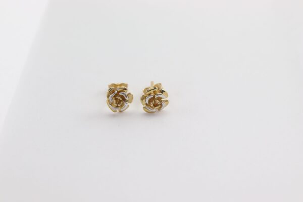 Eine kleine Rose als Ohrstecker – Bild 4