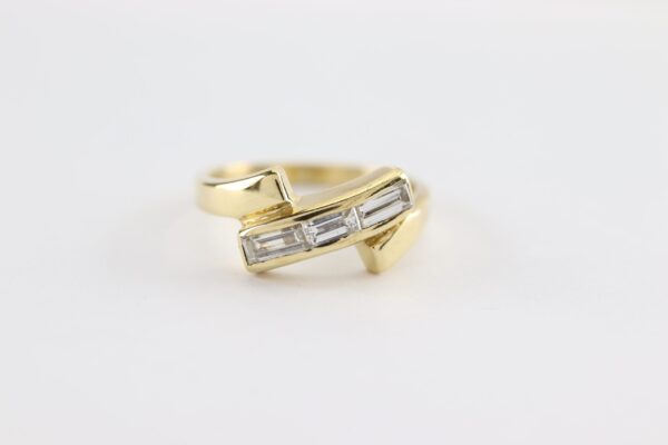 sehr feiner Ring in Gelbgold mit Diamanten – Bild 2