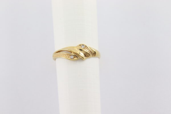 Ein sehr eleganter Ring mit kleinen Diamant – Bild 5