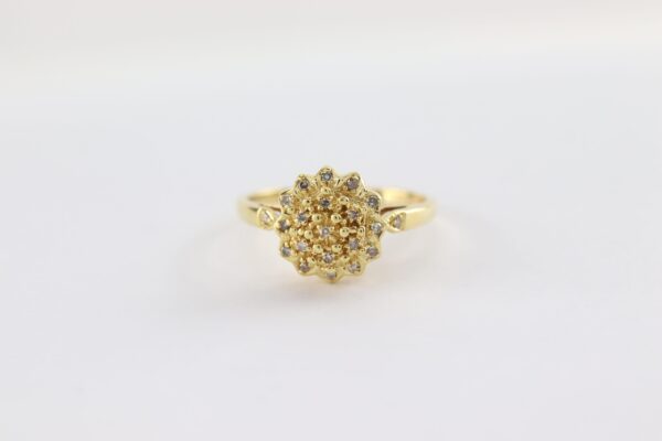 Ein sehr schöner Ring, in Gelbgold mit Diamanten – Bild 2