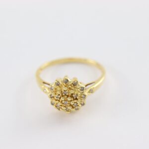 Ein sehr schöner Ring, in Gelbgold mit Diamanten