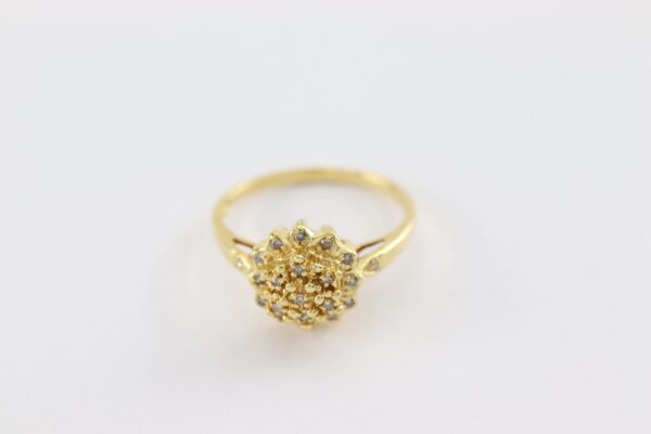 Ein sehr schöner Ring, in Gelbgold mit Diamanten