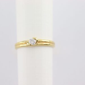 Ring mit einem Diamant in Gelbgold