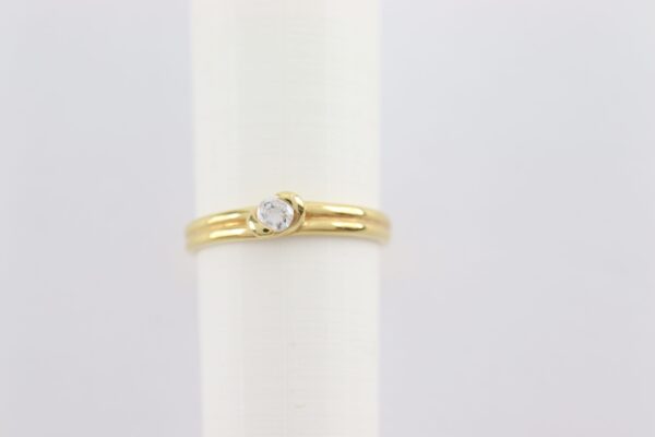 Ring mit einem Diamant in Gelbgold