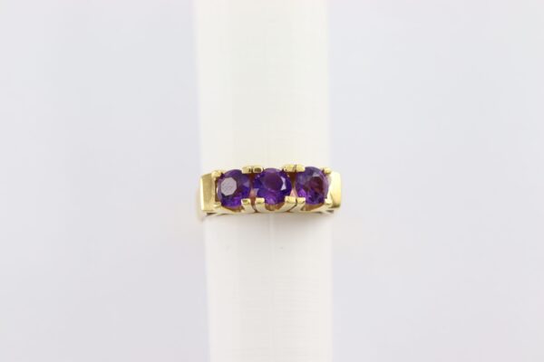 Ring mit 3 Amathysten. in Gelbgold – Bild 5