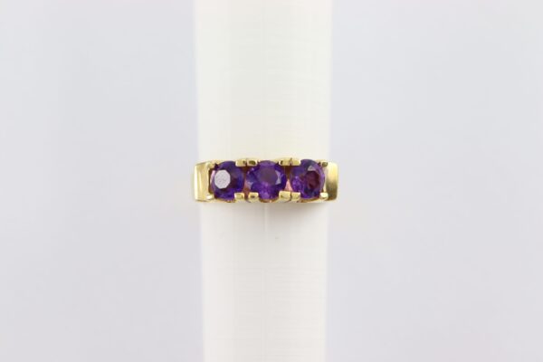 Ring mit 3 Amathysten. in Gelbgold – Bild 6