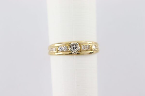 Ring in Gelbgold mit Zirkonia