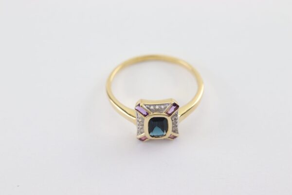 Sehr eleganter Ring mit Smaragd und Amethyst