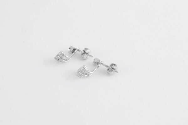 wunderschöne Ohrstecker in Weißgold mit Diamant – Bild 5