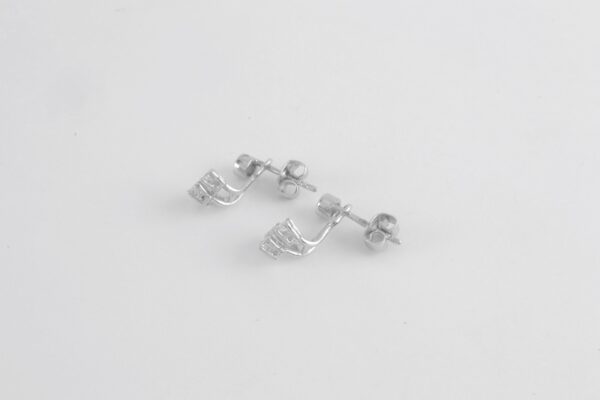 wunderschöne Ohrstecker in Weißgold mit Diamant – Bild 6