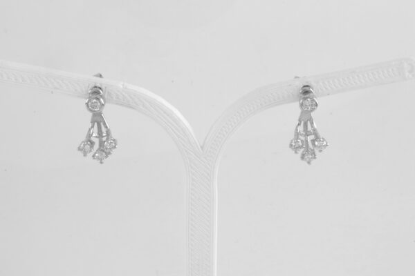 wunderschöne Ohrstecker in Weißgold mit Diamant