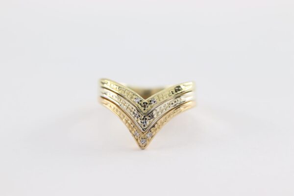 Ring-Weißgold mit Gelbgold ind 9 Diamanten