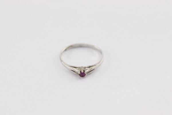 Ring in Weißgold - mit Rubin -