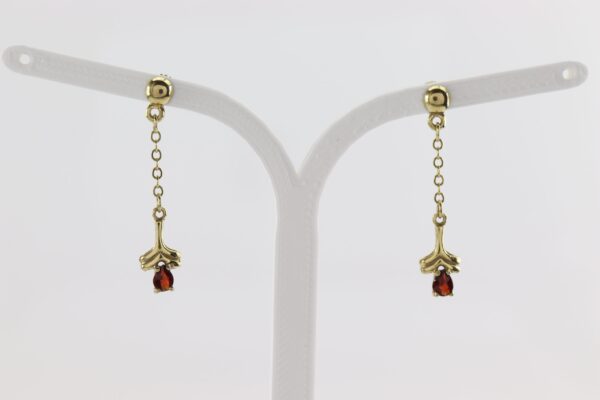 schöne Ohrstecker in Gelbgold- mit Granat