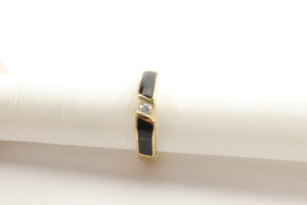 feiner Ring in Gelbgold mit Zirkonia und Email – Bild 7