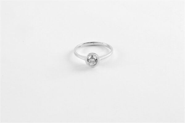 sehr feiner Ring mit Diamant  in Weißgold – Bild 4