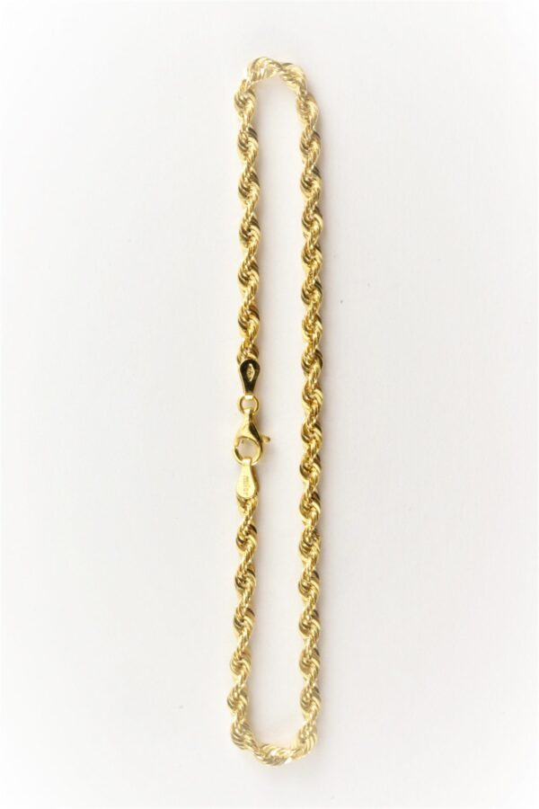 Armband leicht gedreht in Gelbgold