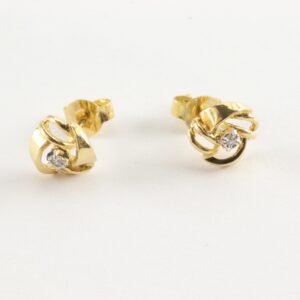 besonders schöne Ohrstecker in Gelbgold mit Diamant