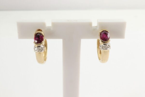 elegante Ohrstecker mit Rubin und Diamant – Bild 3