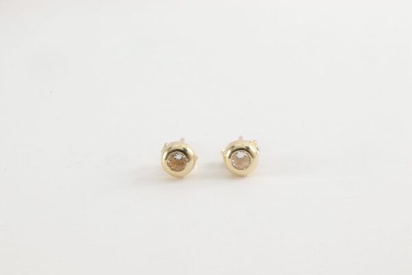 Sehr feine Ohrstecker in Gelbgold mit Zirkonia – Bild 2