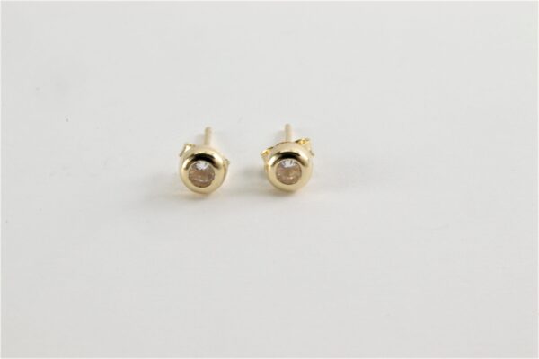 Sehr feine Ohrstecker in Gelbgold mit Zirkonia – Bild 4