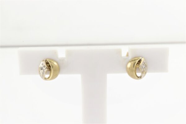 kleine, feine Ohrstecker in Gelbgold mit Diamant – Bild 2
