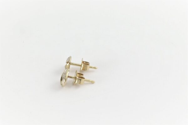 kleine, feine Ohrstecker in Gelbgold mit Diamant – Bild 5