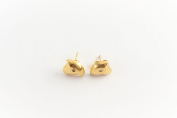 feine Ohrstecker in Gelbgold mit Diamant
