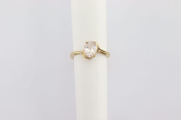 sehr eleganter Ring in Gelbgold mit Zirkonia