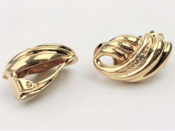 feine Ohrclip in Gelbgold mit Diamant – Bild 4
