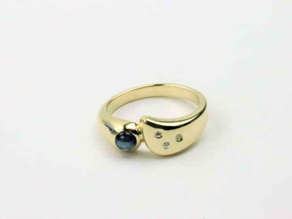 Ring in Gelbgold  mit Diamanten + Saphir