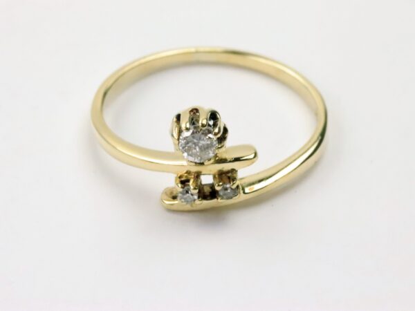 Ring in Gelbgold  mit drei Diamanten