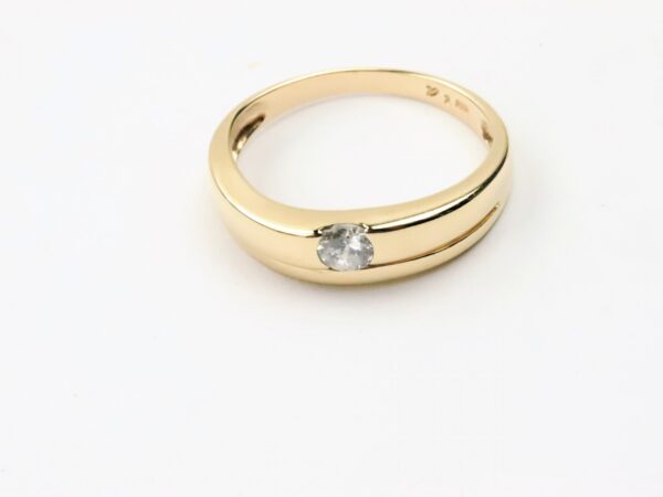 Ring in Gelbgold mit Zirkon – Bild 2
