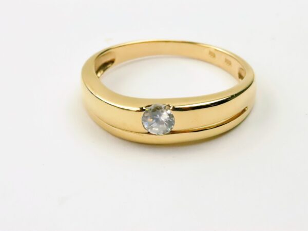 Ring in Gelbgold mit Zirkon