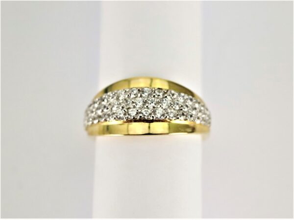 sehr schöner Ring in Gelbgold mit Zirkonia