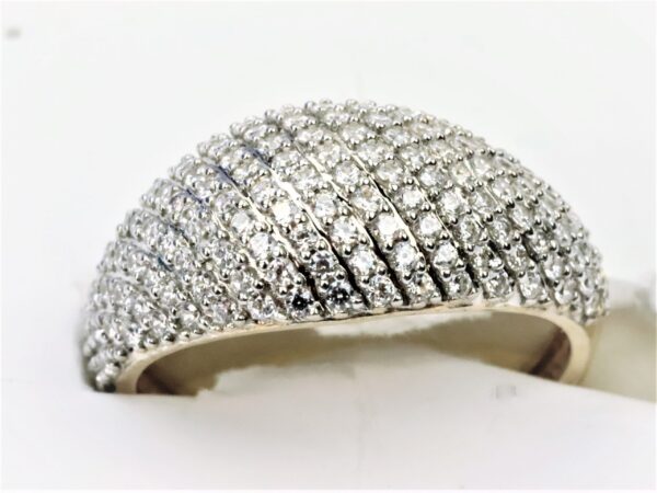 wunderschöner Ring in Gelbgold mit Zirkonia