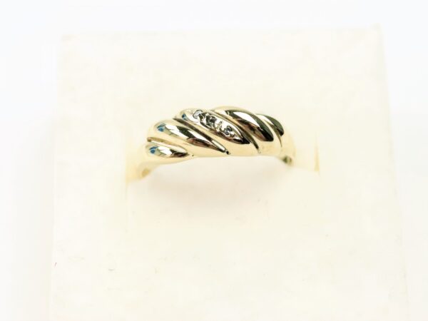 Ring in Gelbgold mit Diamanten