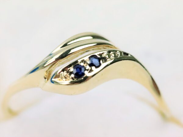 Ring  in Gelbgold mit Saphir