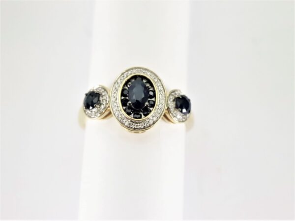 Ring  mit Saphir und Diamanten  0,10 Carat